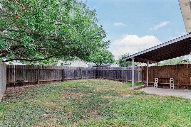 Building Photo - 2808 Kestrel Dr