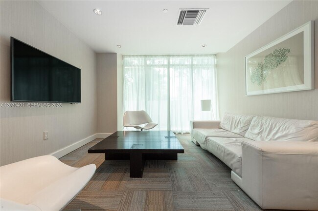 Building Photo - 950 Brickell Bay Dr