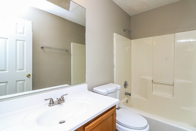 Building Photo - 222 Cove Rd