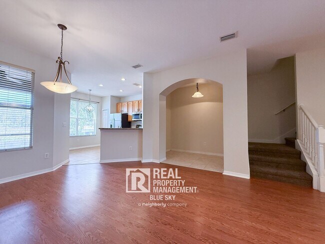 Building Photo - 2047 Park Crescent Dr