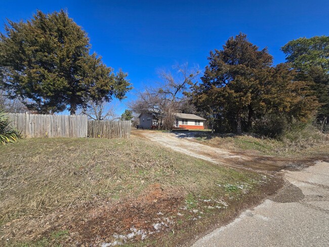 Building Photo - 3 Bedroom 2 Bath home in Shawnee!