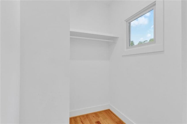 Building Photo - 976 Dunning St SE