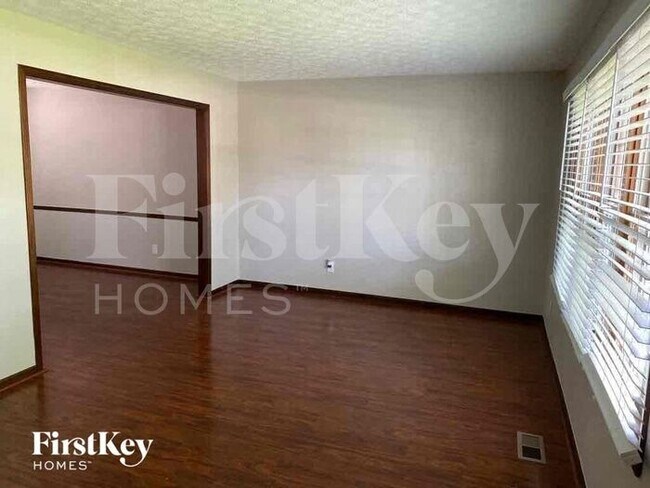 Building Photo - 12038 Woodstock Ave