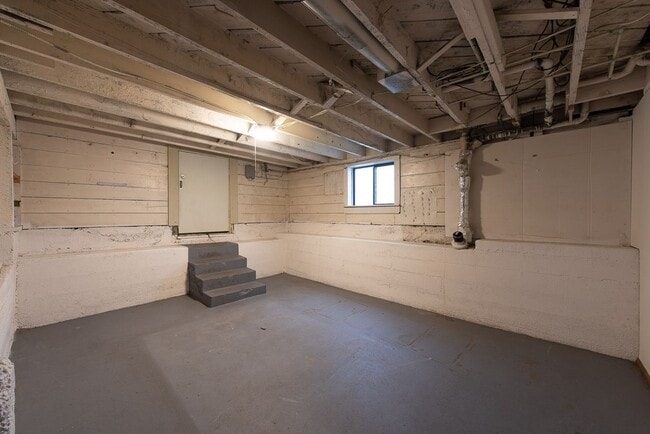 Building Photo - Beautiful 4 Bedroom Home Located on North Beacon Hill!