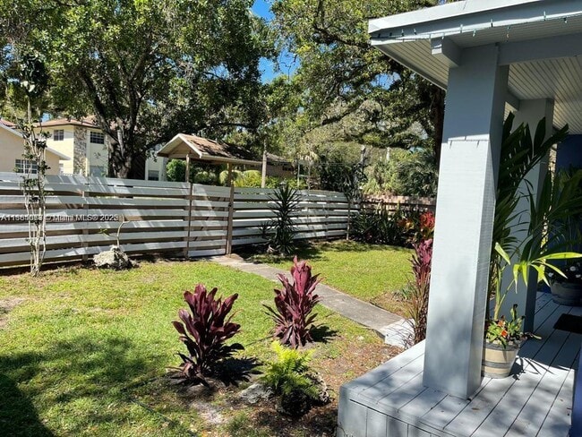Building Photo - 2338 SW 17th Ave