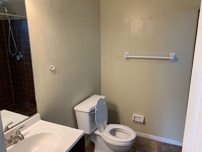 Building Photo - Amazing 3 Bedroom, 2 Bathroom House in Springtree