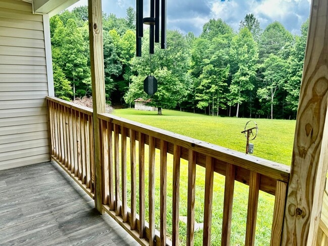 Building Photo - 15 Bonanza Ln