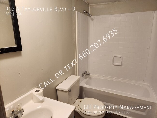 Building Photo - 913 N Taylorville Blvd