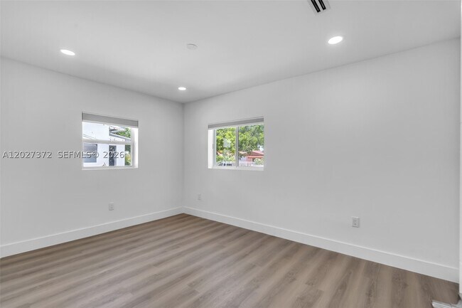 Building Photo - 2814 SW 26th St