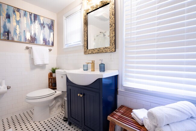 Building Photo - 29 Quintard Terrace