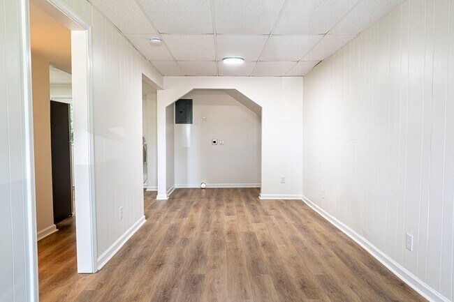Building Photo - 150 Pembroke Oak Grove Rd