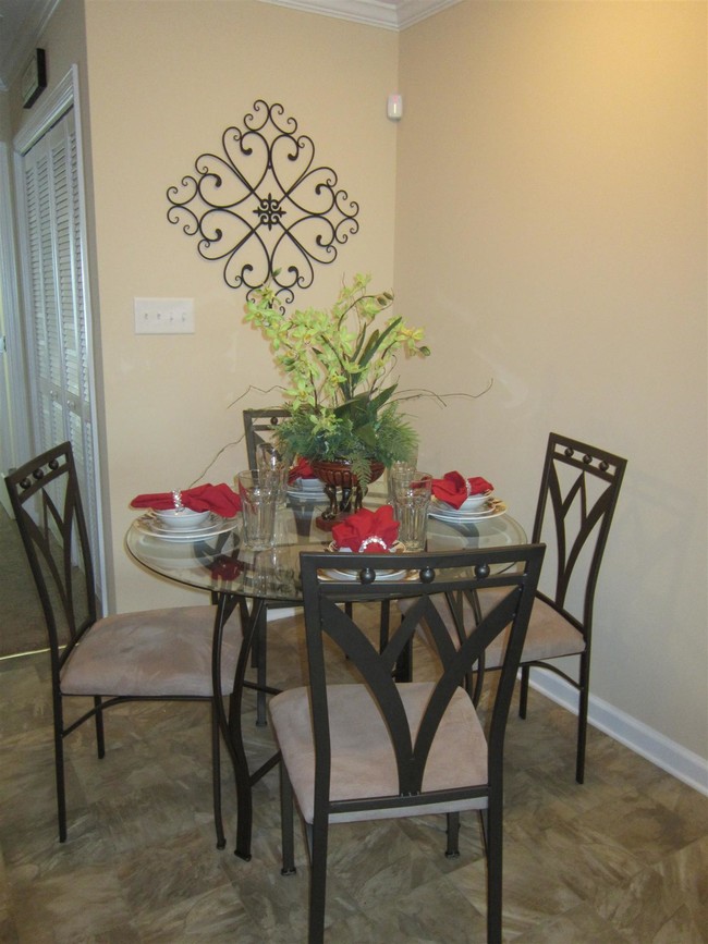 Building Photo - Family Lodge Apartments