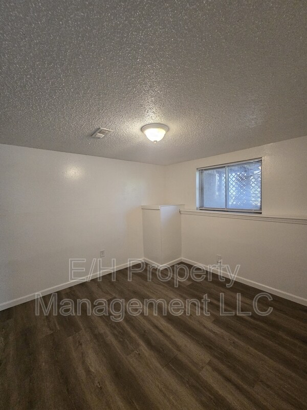 Building Photo - 8728 E Arthur Cir