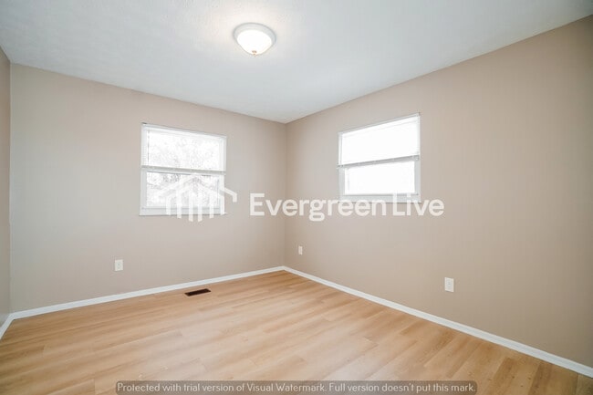 Building Photo - 3020 Rivercliff Rd