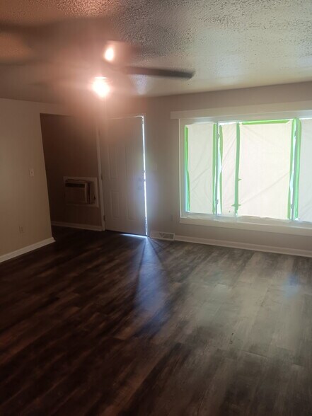 Building Photo - 1108 Wildwood Ave