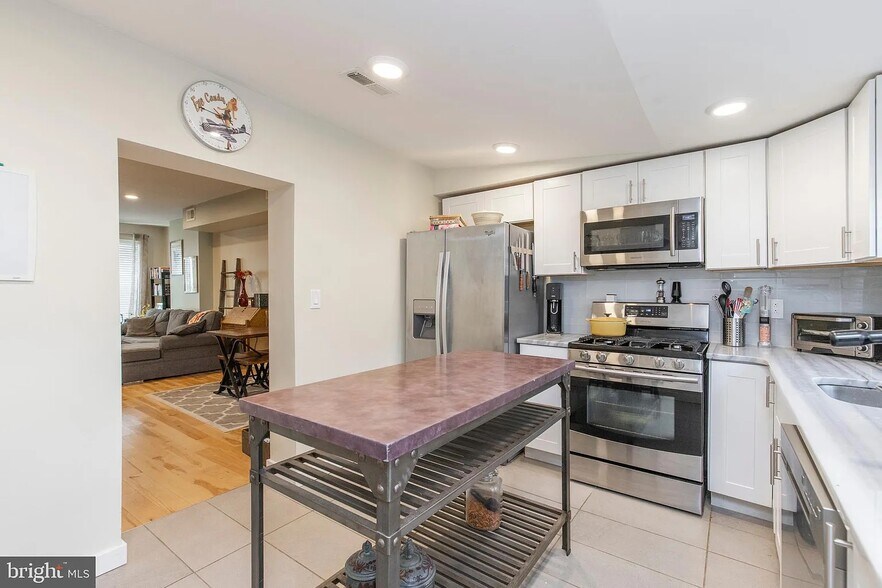 Building Photo - 1808 S Chadwick St