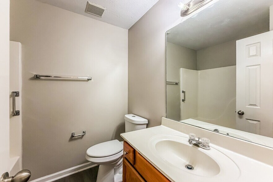 Building Photo - 1202 Elisha Ct