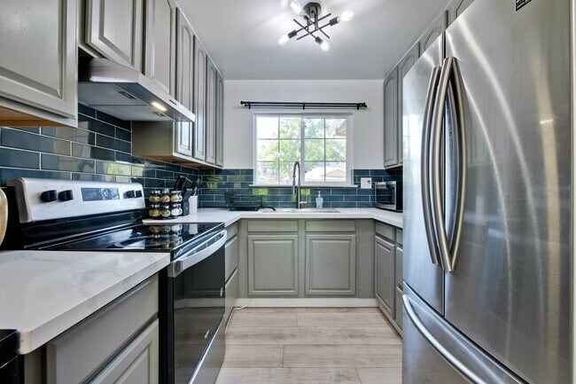 Building Photo - 4000 Rhoda Dr