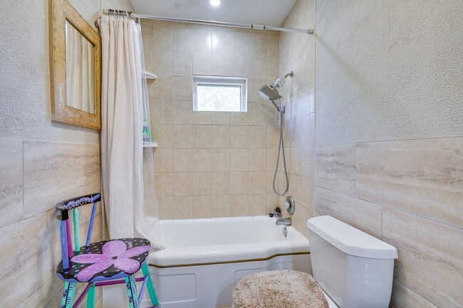 Building Photo - 2509 E Routt Ave