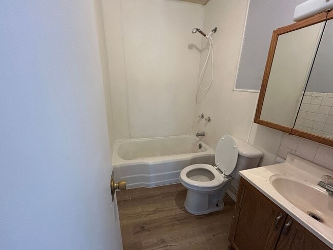 Building Photo - Large 3 bed 1 bath Home