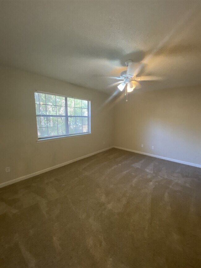 Building Photo - 3701 Donovan Dr