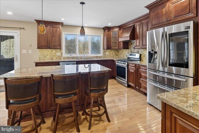 Building Photo - 7 Redwood Ct