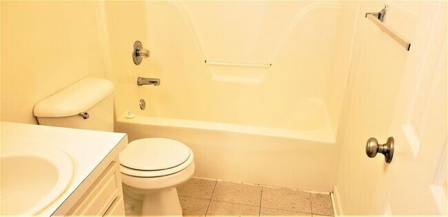 Building Photo - Vilonia Duplex Available Now.