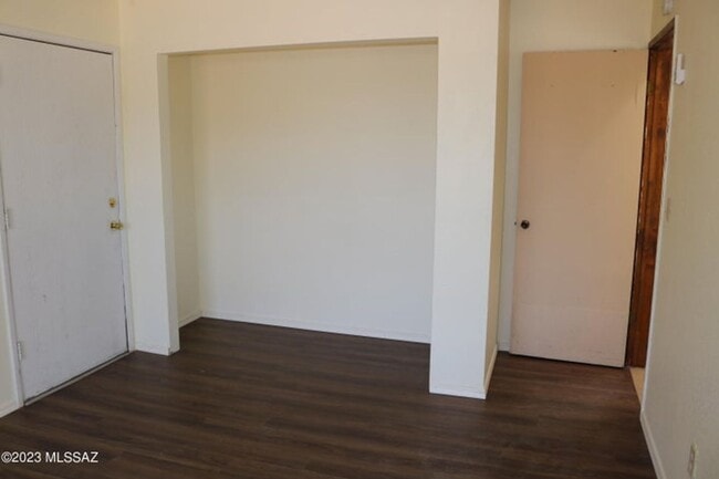 Building Photo - Super Northwest Location! Lovely spacious 3 bedroom, 2 bath home with large back yard