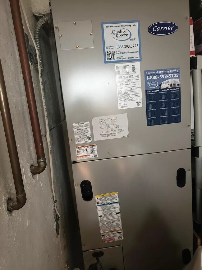 Building Photo - 11821 SW 123rd Ave