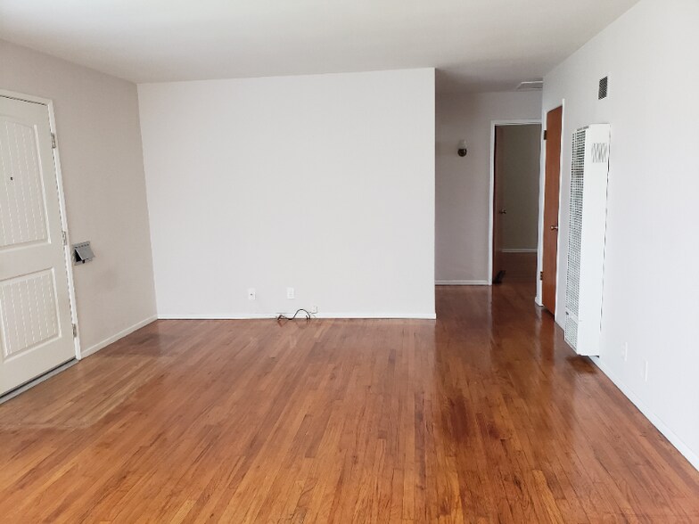 Building Photo - 16516 Firmona Ave