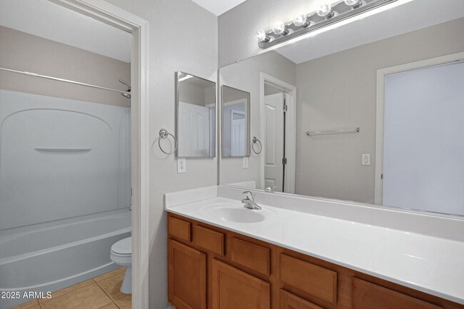 Building Photo - 1696 S Falcon Dr
