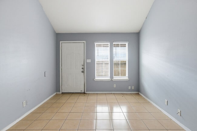 Building Photo - 7625 Windsor Oaks