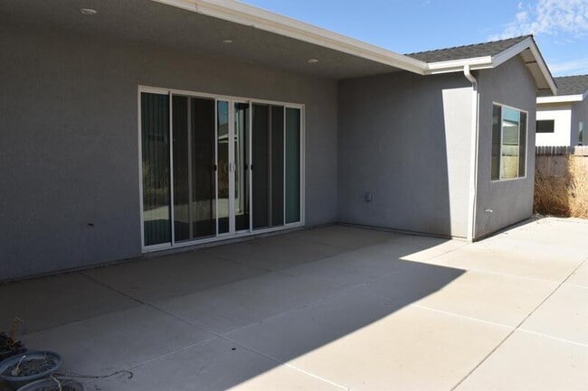 Building Photo - 2446 Bastidas Dr