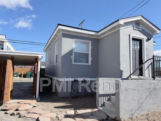 Building Photo - 613 E 2nd St