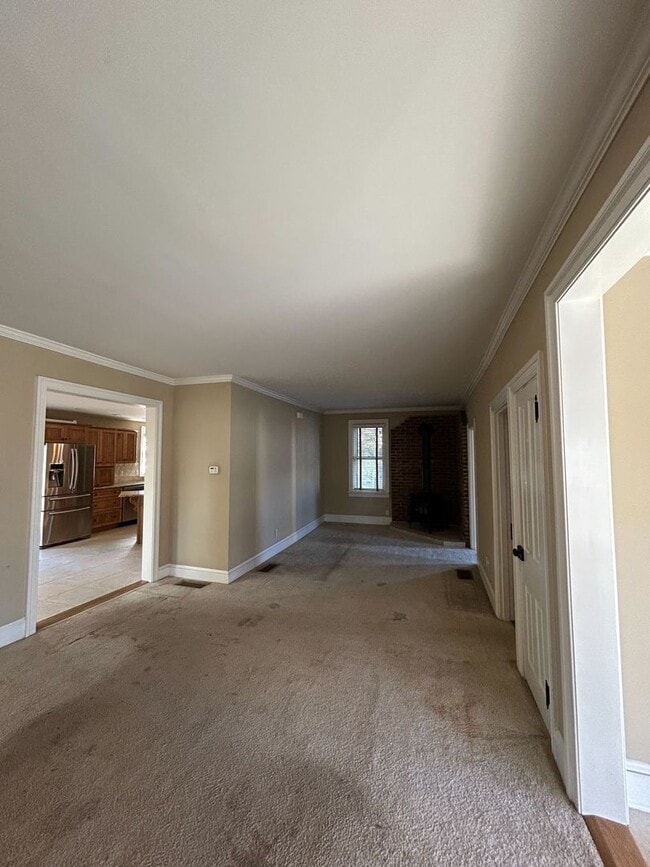 Building Photo - Beautiful, Large 4 Bedroom 1.5 Bath Home in Lancaster with Yard!