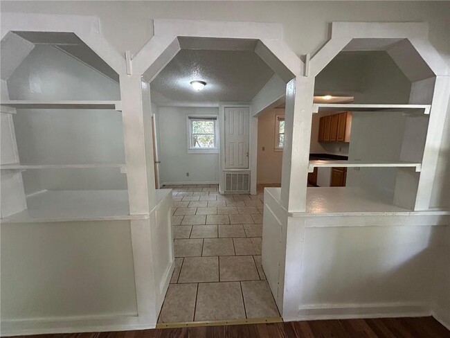 Building Photo - 909 Pansy Ct
