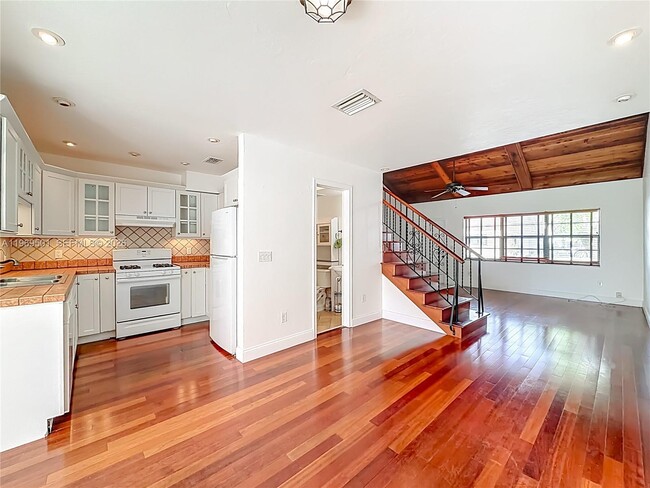 Building Photo - 2133 N 14th Ave