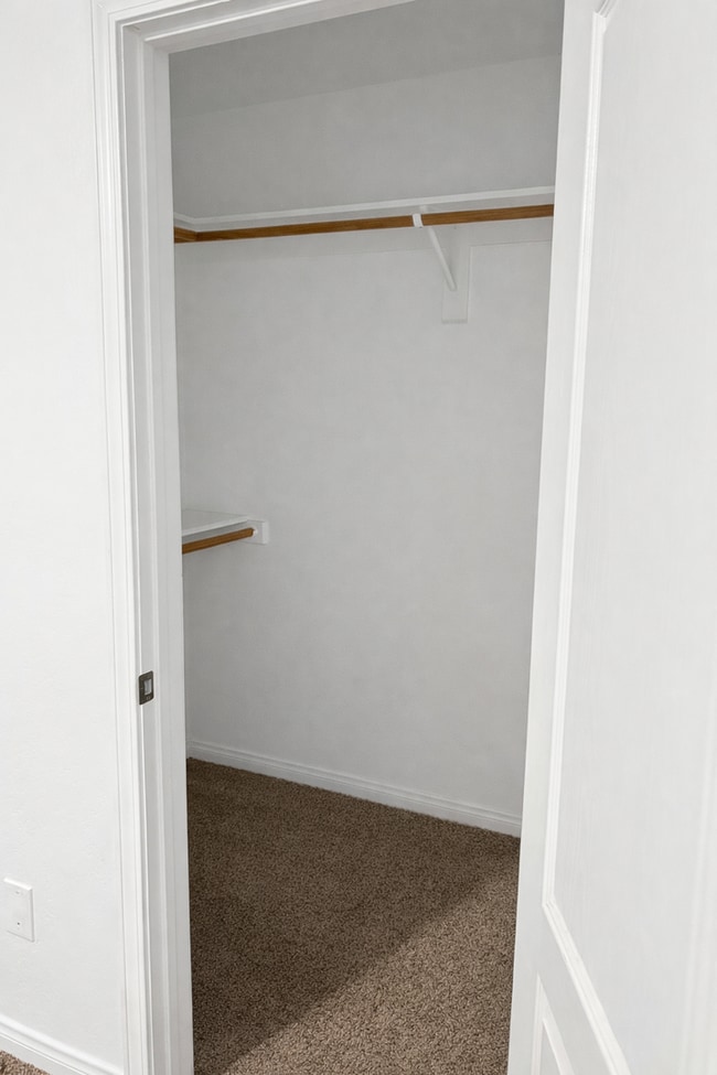 Building Photo - Southwest Bakersfield 3-Bedroom — FIRST MONTH FREE!