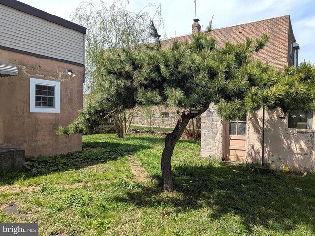 Building Photo - 7524 Whitaker Ave
