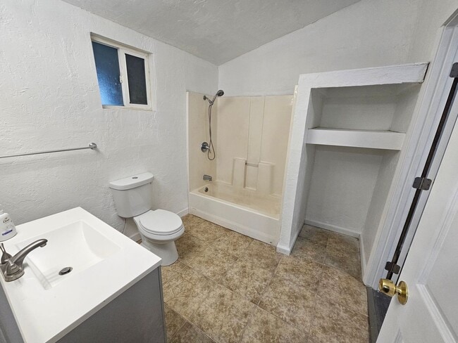 Building Photo - Charming 2/1 Home For Rent in Gerber!