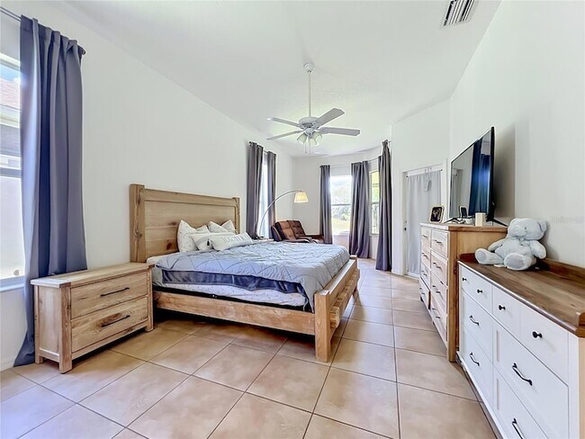 Building Photo - 2125 Emerald Green Cir