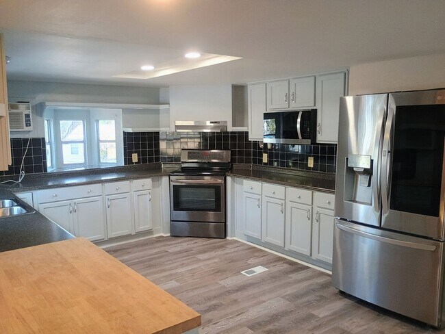 Building Photo - Updated 3 bedroom 2 bath Home for rent