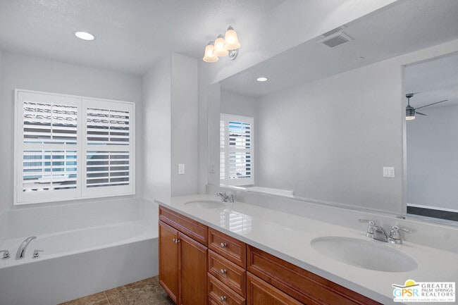 Building Photo - 607 Calle Vibrante