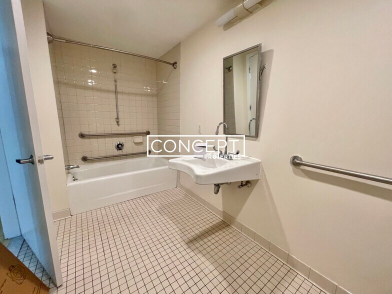 Building Photo - 40 Boylston St