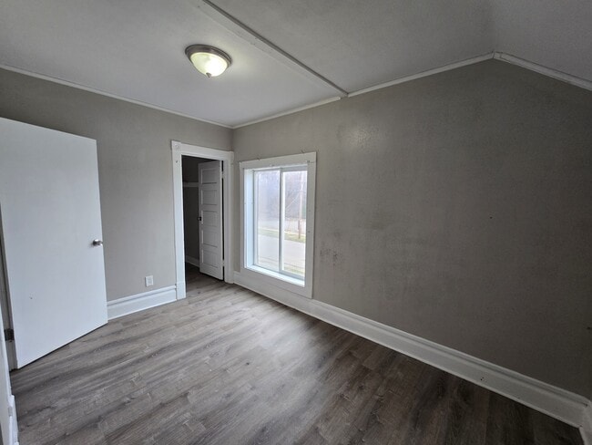 Building Photo - 214 Edwards St