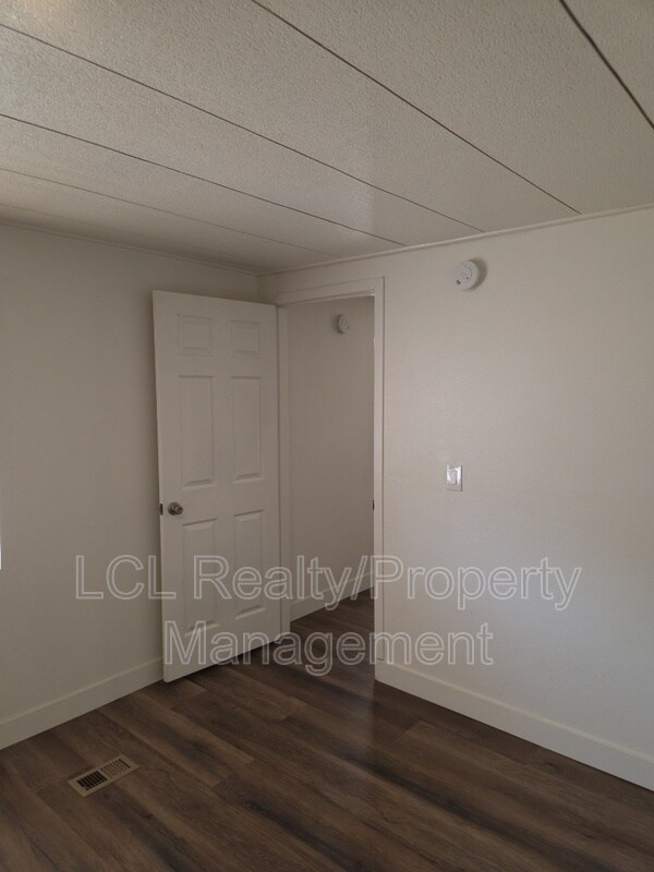 Building Photo - 27642 Van Buren Ave