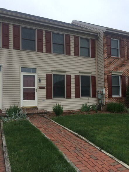 Building Photo - 1520 Tussey Ct