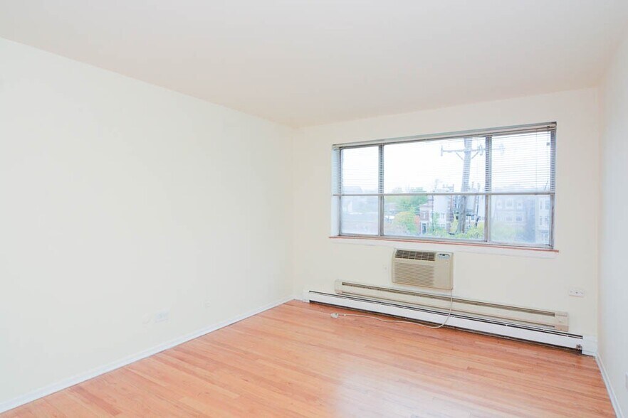 Building Photo - 665 W Wrightwood Ave