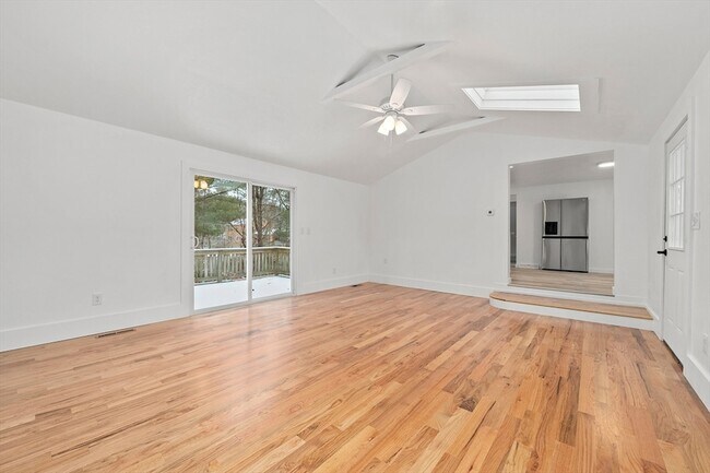 Building Photo - 4 Oaken Bucket Ln