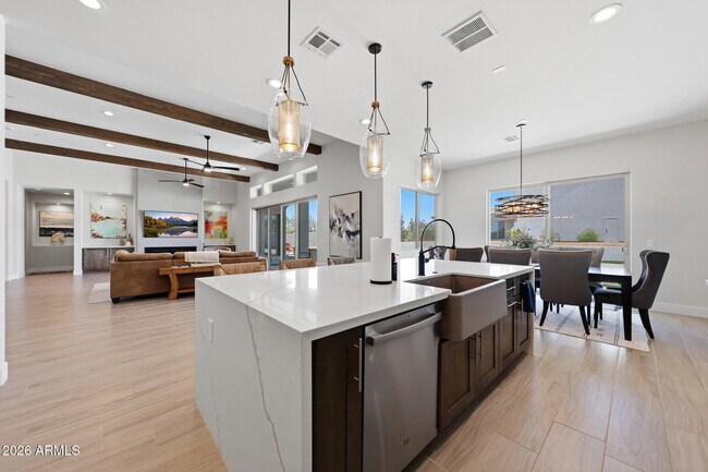 Building Photo - 6896 E Lomas Verdes Dr